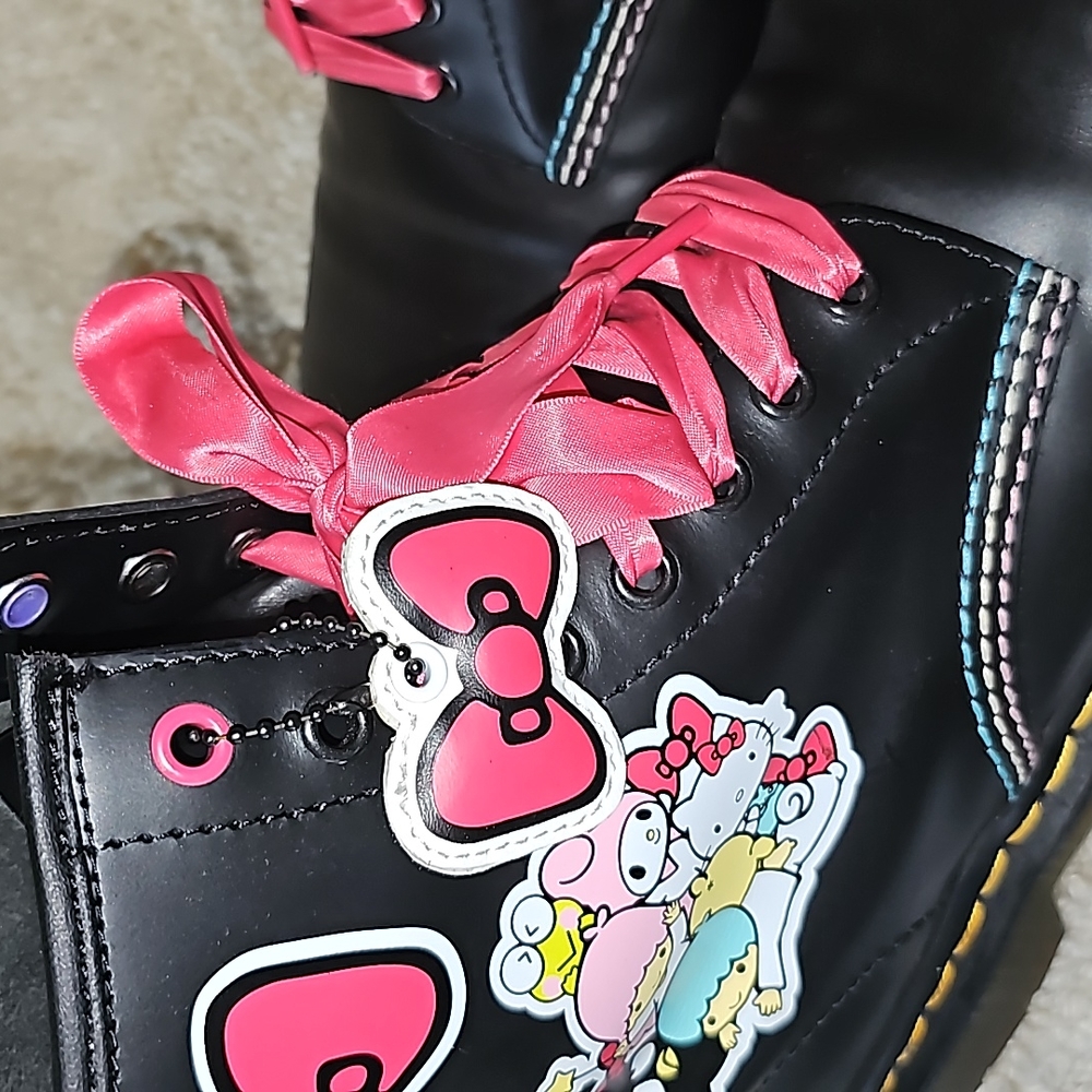 Dr. Martens X Hello Kitty & Friends Boots - Picture 12 of 16